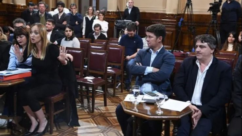 Sagasti cruzó a un libertario por hacer una “apología de la violación”